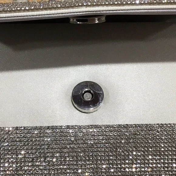 NWOT Elegant Silver Clutch Bag - Picture 4 of 4